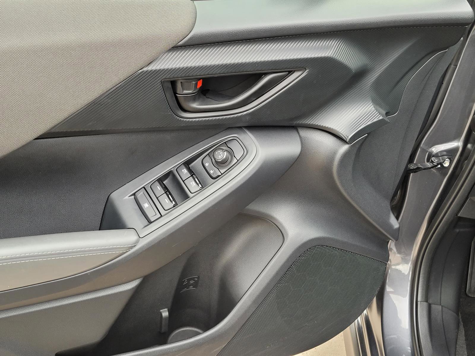 Used 2025 Subaru Crosstrek 2.0i Premium image 4