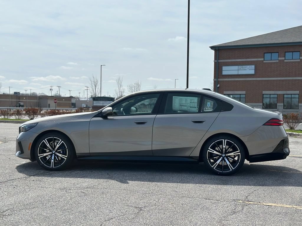 New 2026 BMW 530i xDrive w/ M Sport Package AWD/4WD image 4