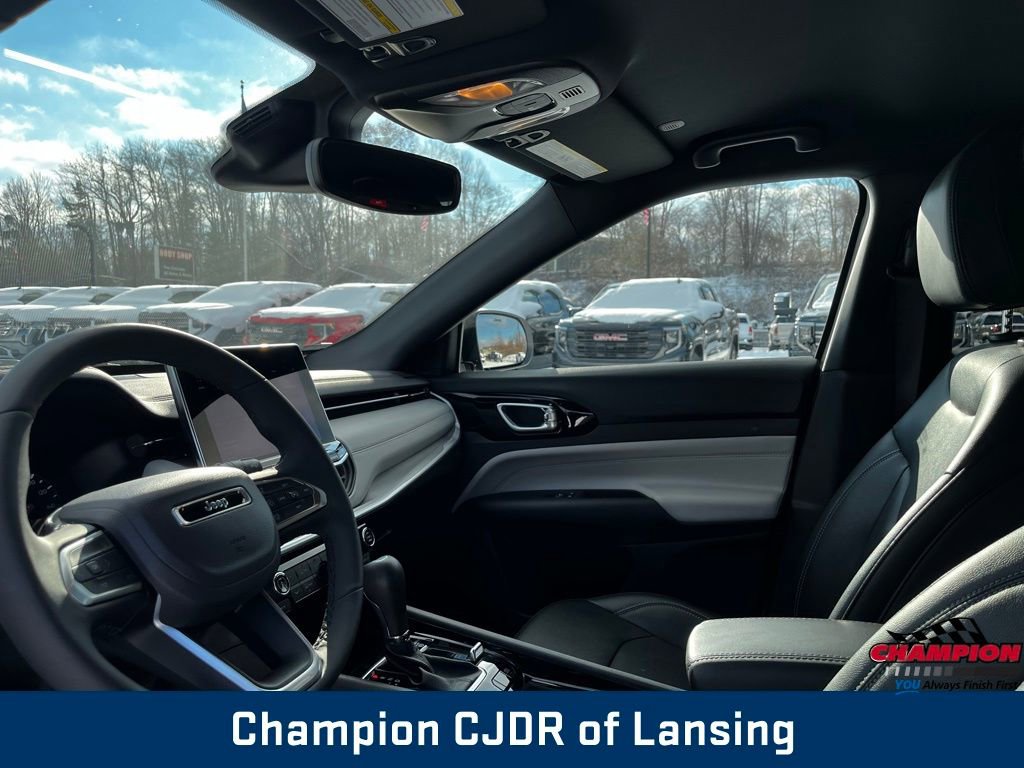 Used 2025 Jeep Compass Limited image 16