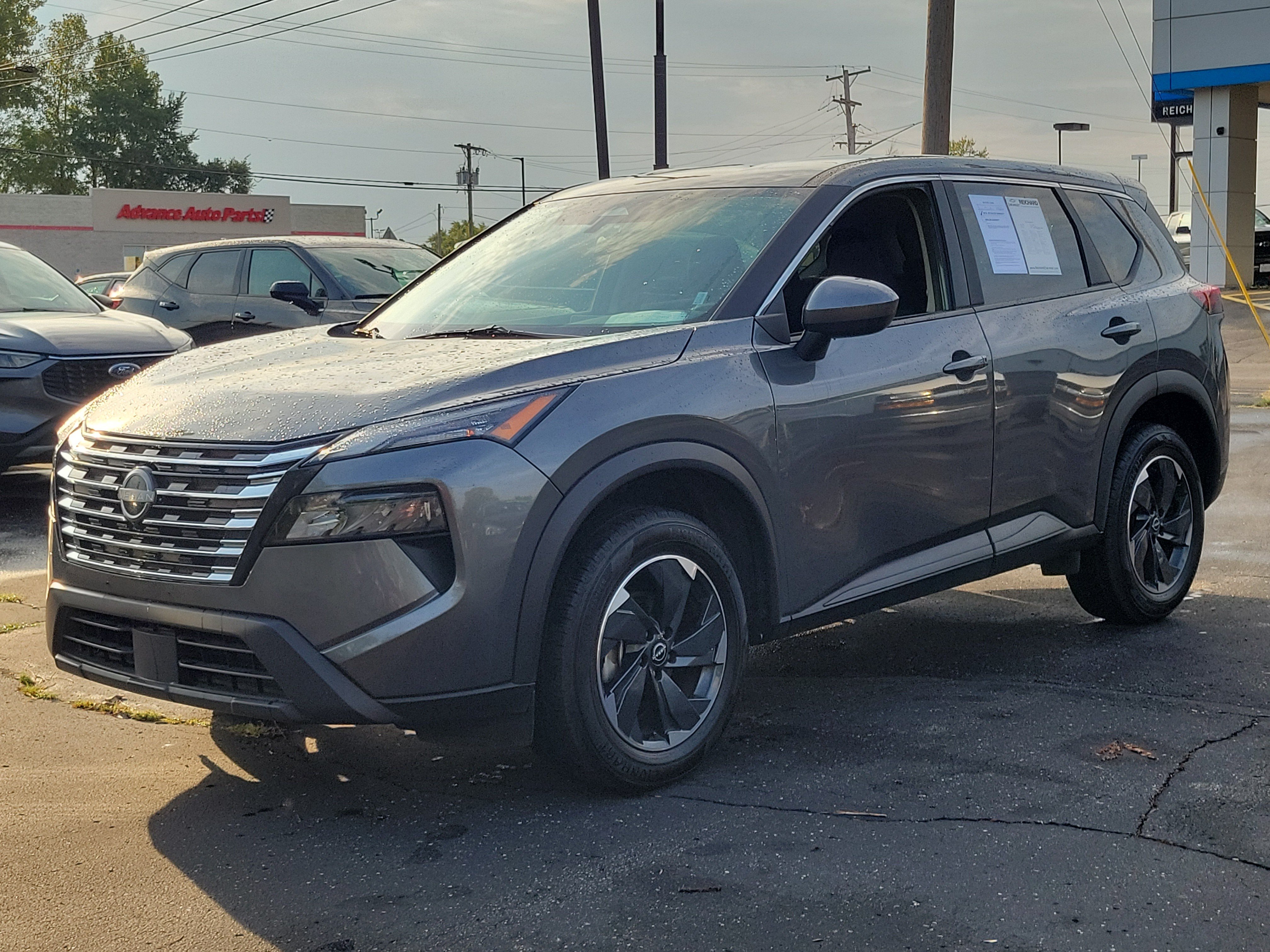 Used 2025 Nissan Rogue SV AWD/4WD image 2