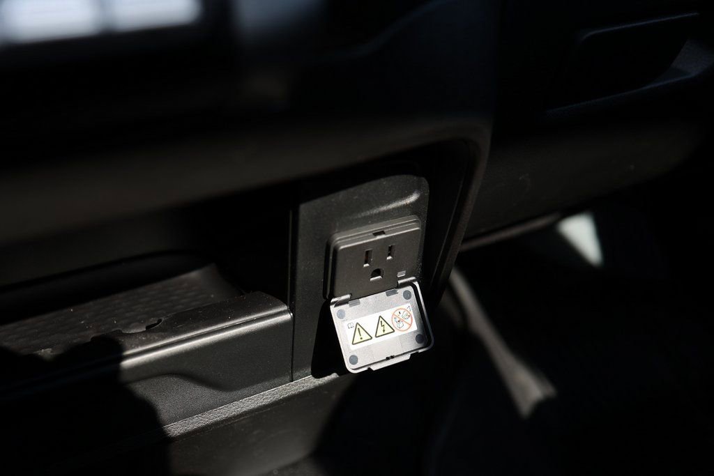 New 2024 RAM 5500 Tradesman image 32