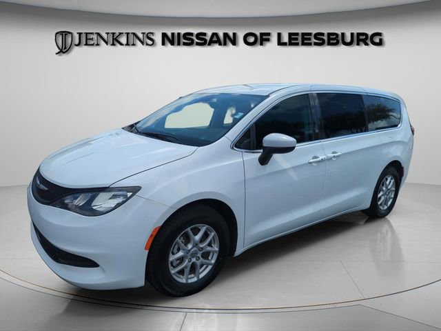 Used 2023 Chrysler Voyager LX FWD image 14