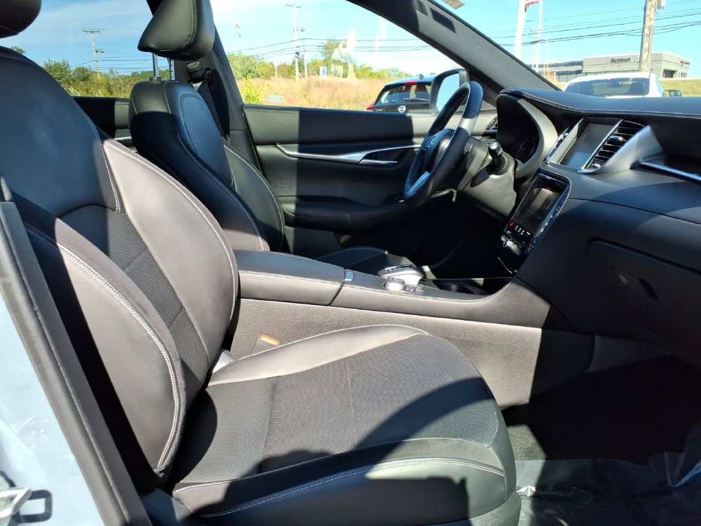 Used 2023 INFINITI QX50 Sport AWD/4WD image 8