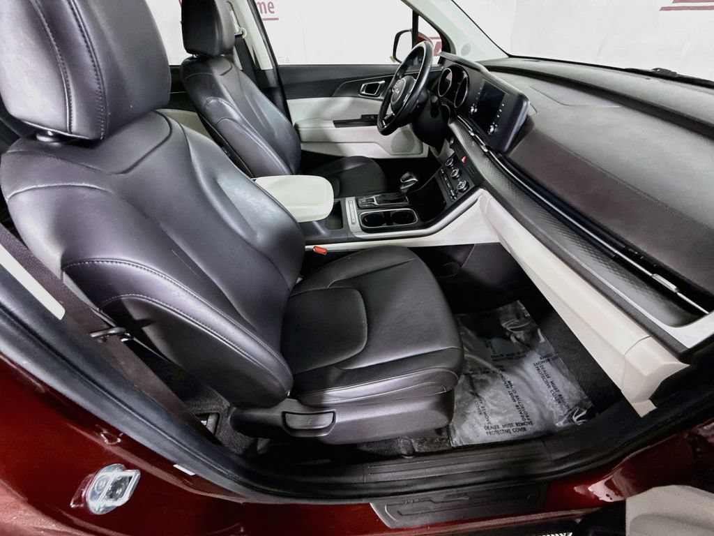 Used 2022 Kia Carnival LX FWD image 30