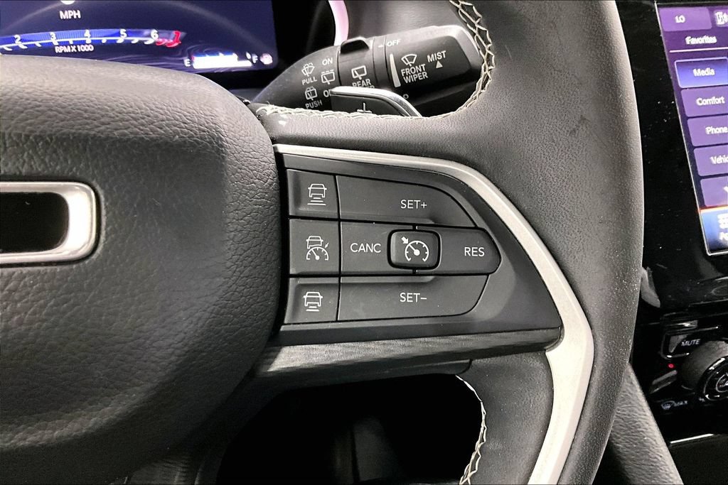 Used 2023 Jeep Grand Cherokee Laredo AWD/4WD image 20