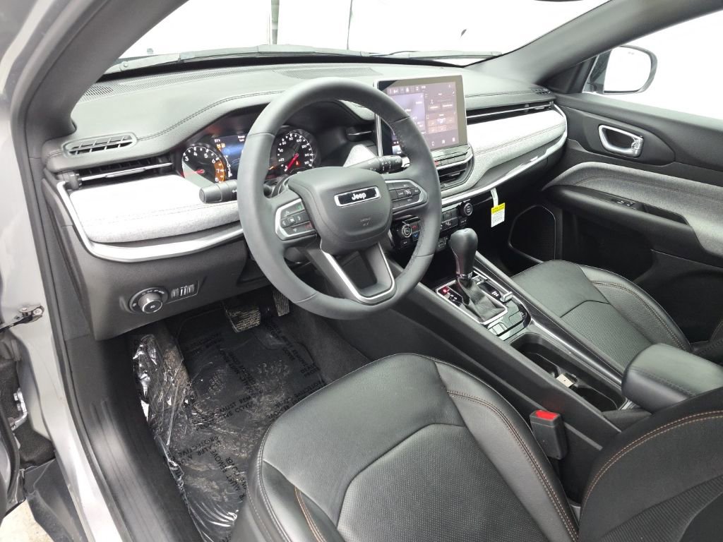 Used 2023 Jeep Compass Latitude image 16