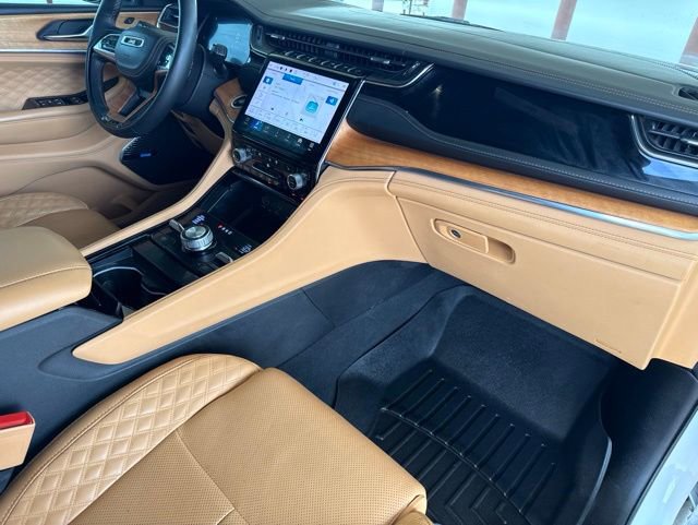 Used 2023 Jeep Grand Cherokee L Summit AWD/4WD image 13