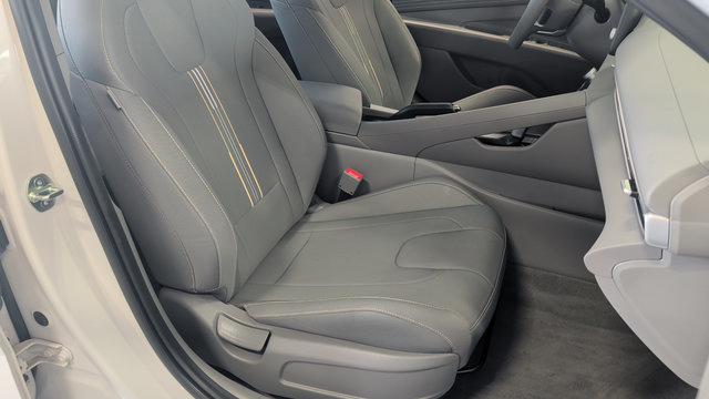 Certified 2025 Hyundai Elantra Sport FWD image 24