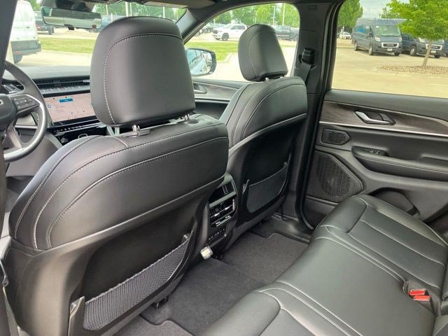 New 2026 Jeep Grand Cherokee Limited w/ Luxury Tech Group II AWD/4WD image 26