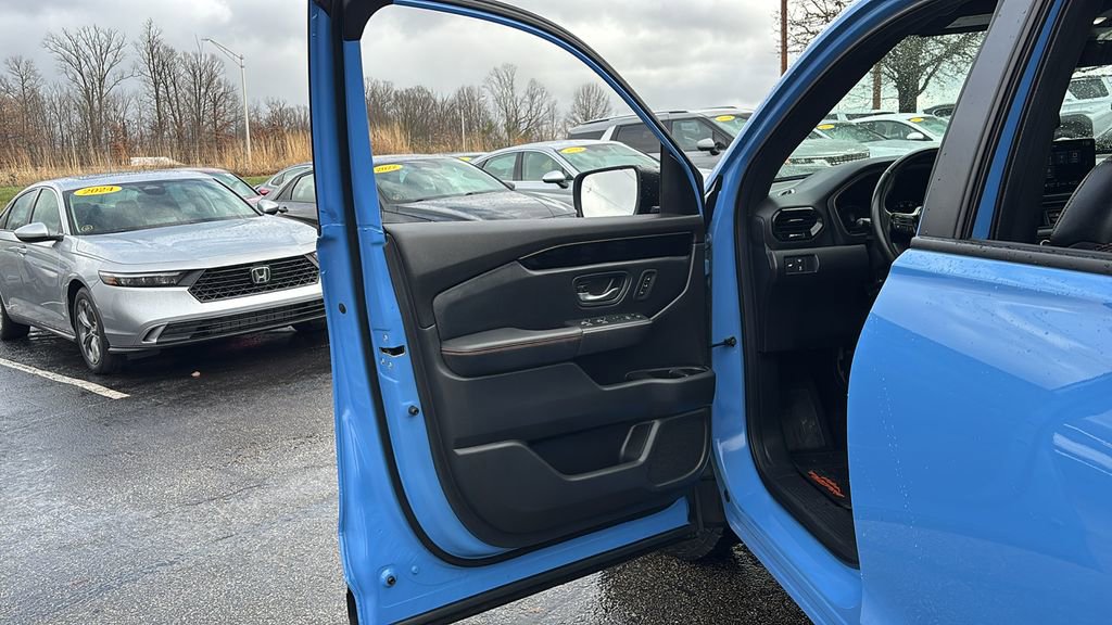 Certified 2024 Honda Pilot TrailSport image 11