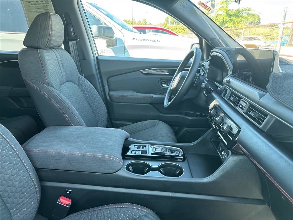 Used 2026 Honda Pilot Sport image 17