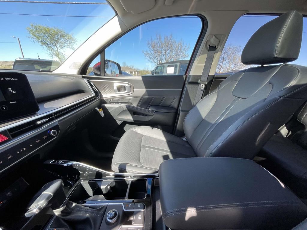 Certified 2025 Kia Sorento SX image 30