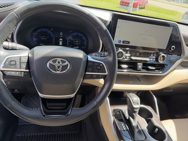 Used 2023 Toyota Highlander Limited image 12