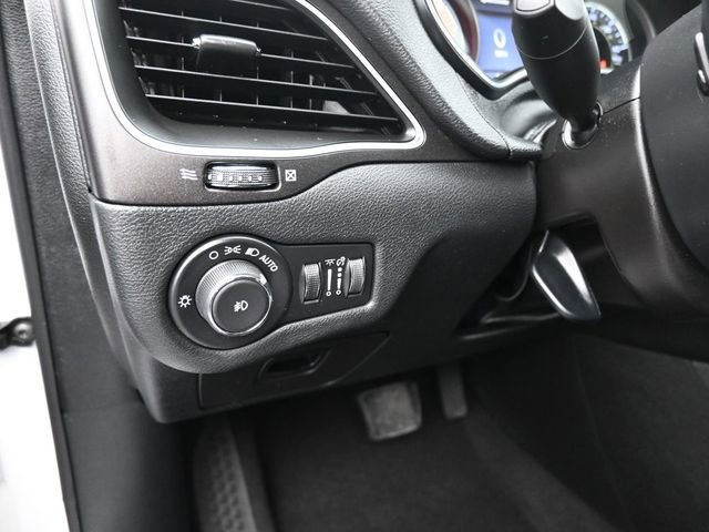 Used 2019 Jeep Cherokee Trailhawk w/ Cold Weather Group image 26
