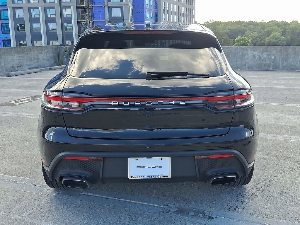 Certified 2025 Porsche Macan image 9