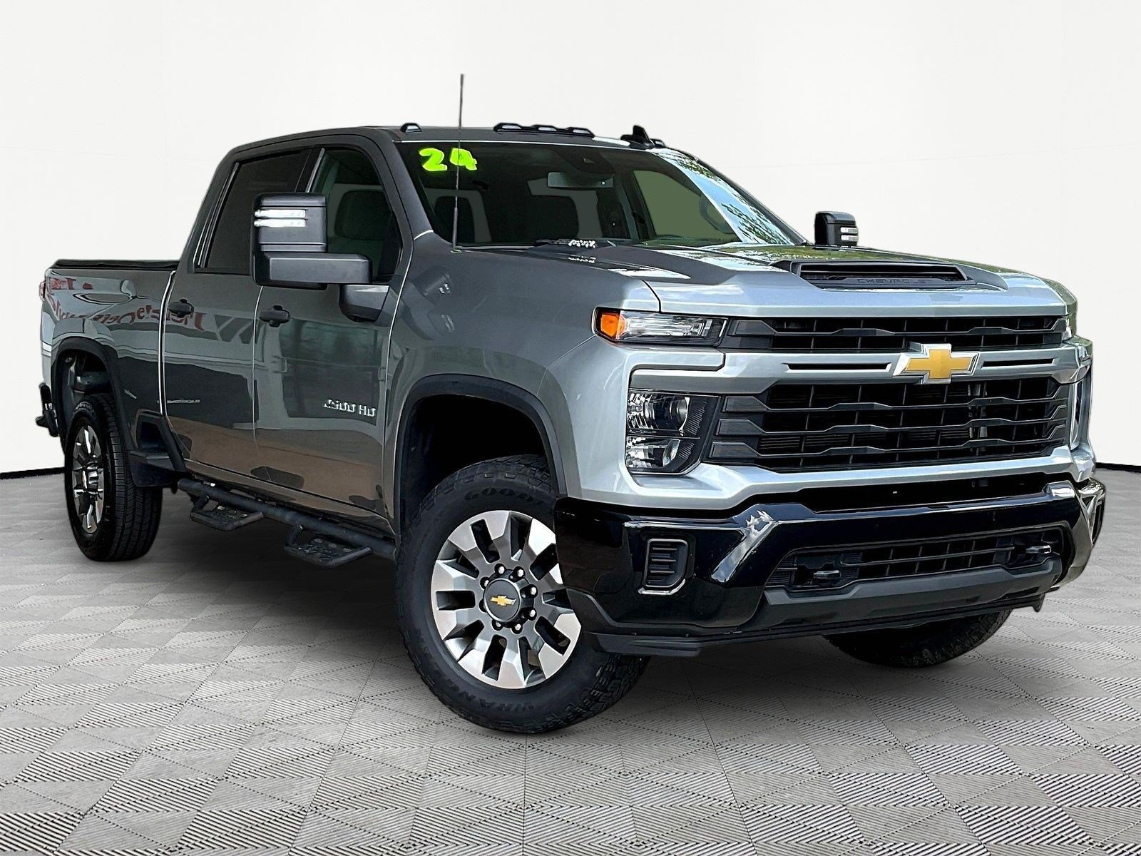 Used 2024 Chevrolet Silverado 2500 Custom w/ Custom Value Package AWD/4WD image 3