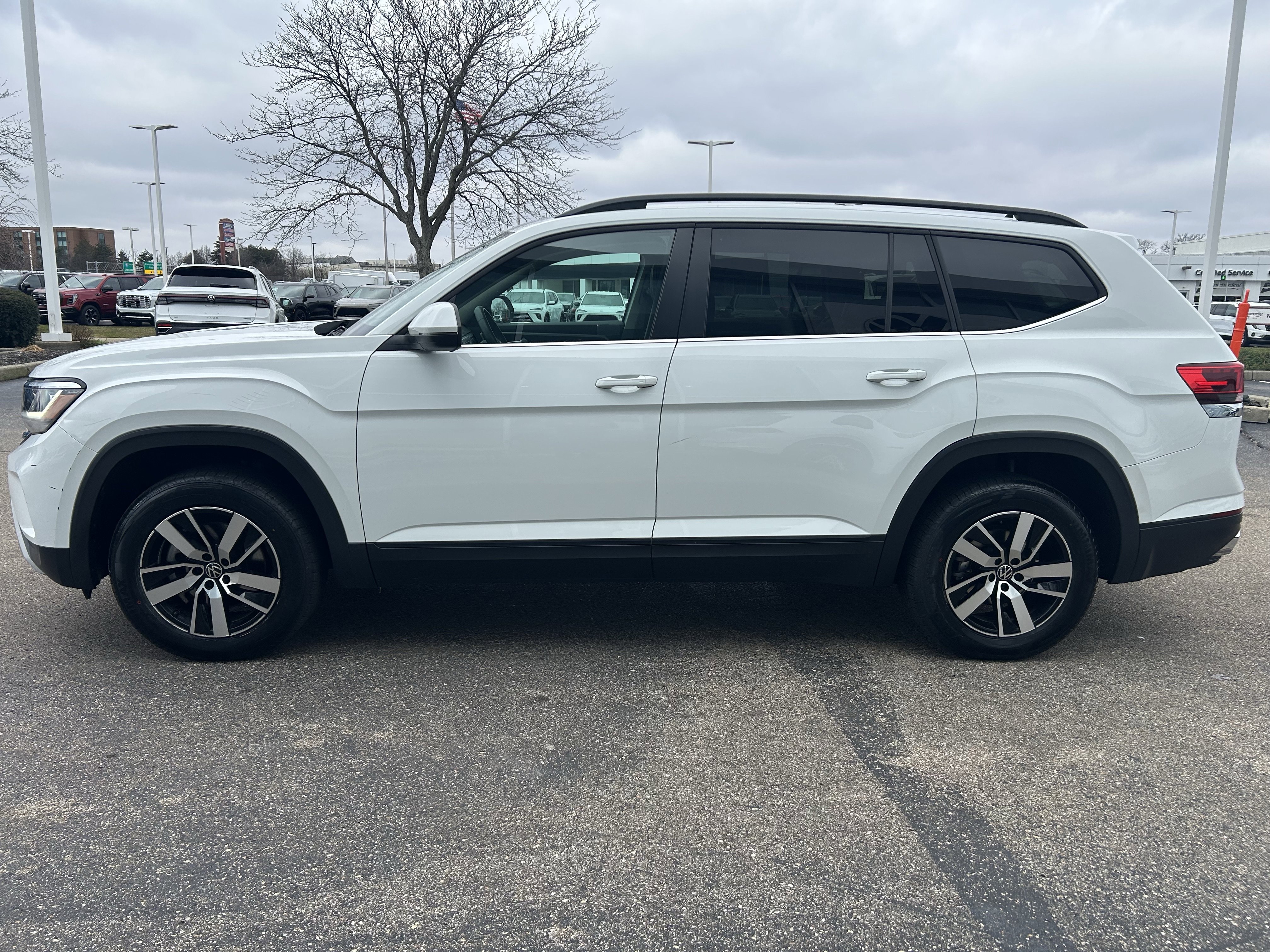 Certified 2023 Volkswagen Atlas SE image 4