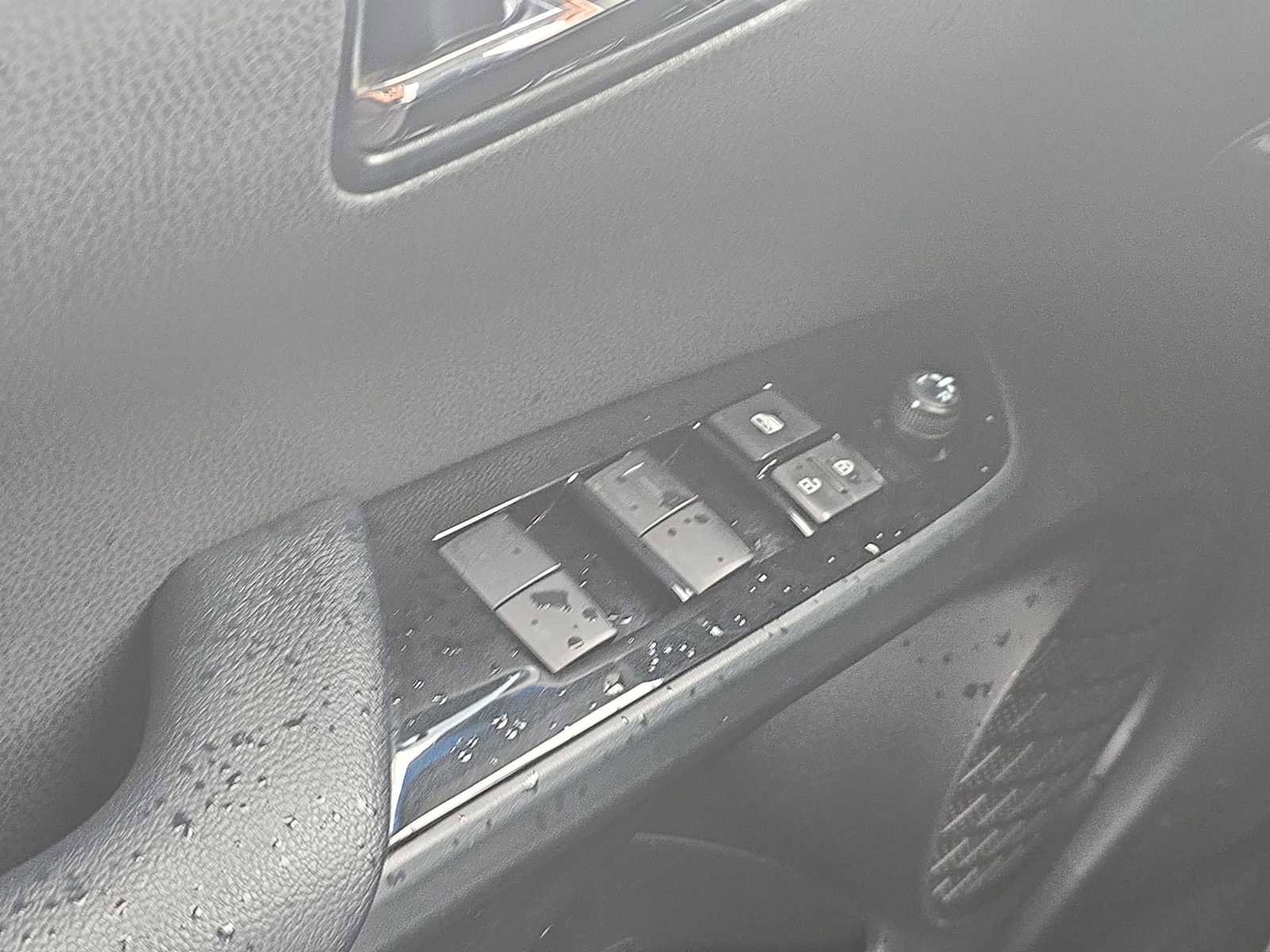 Used 2022 Toyota Prius L Eco FWD image 16