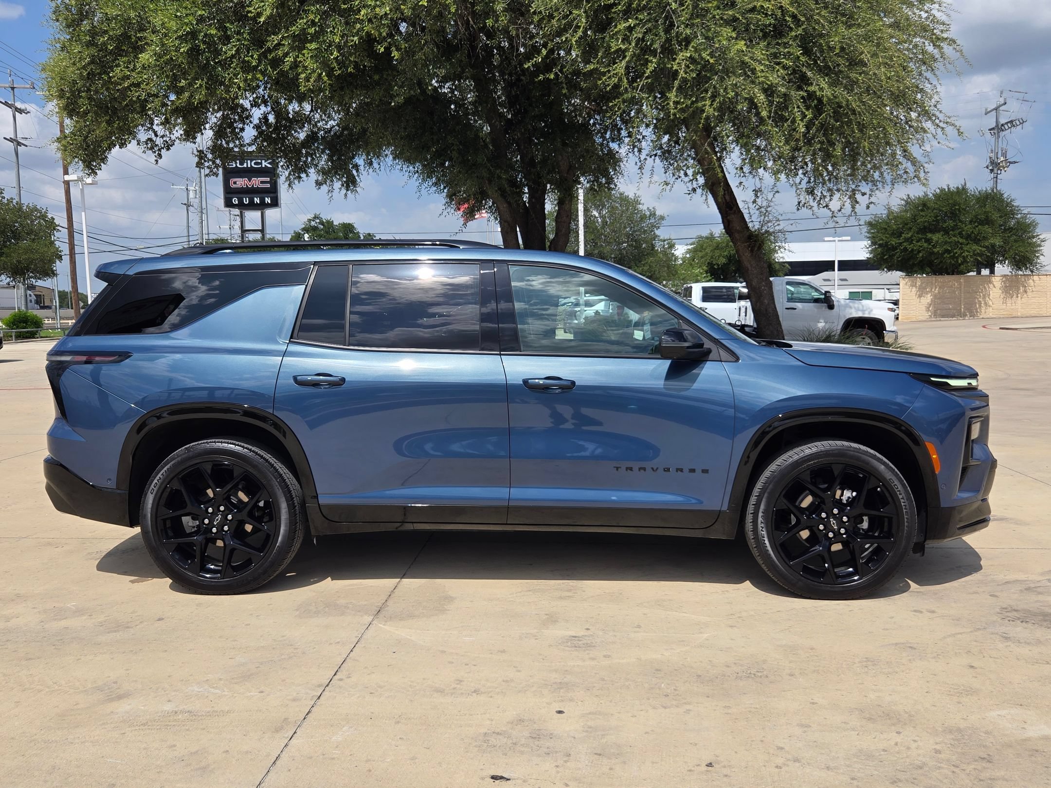 Certified 2025 Chevrolet Traverse RS w/ LPO, Floor Liner Package AWD/4WD image 8