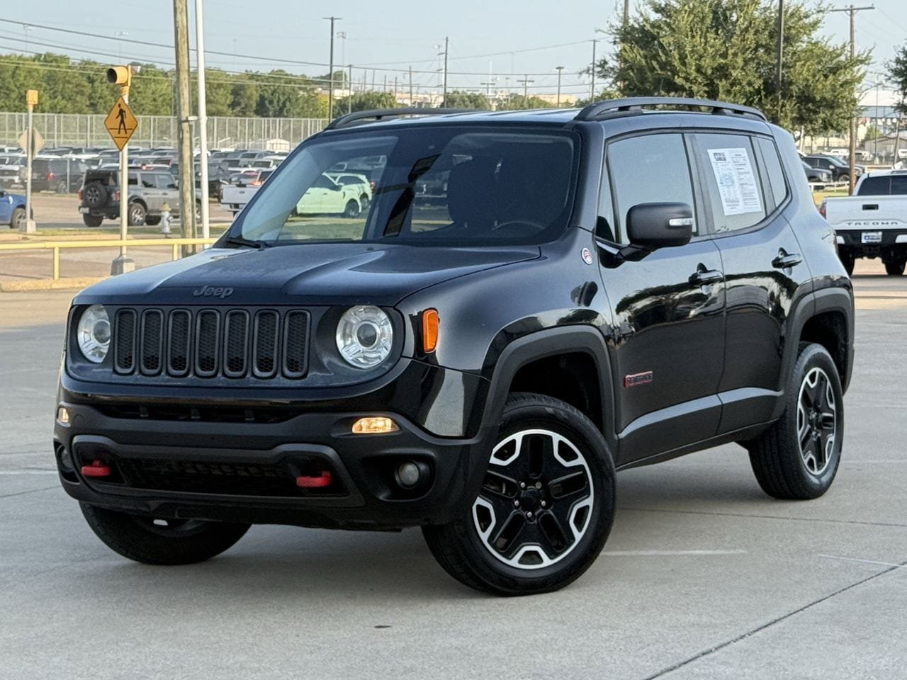 Used 2017 Jeep Renegade Trailhawk AWD/4WD image 2
