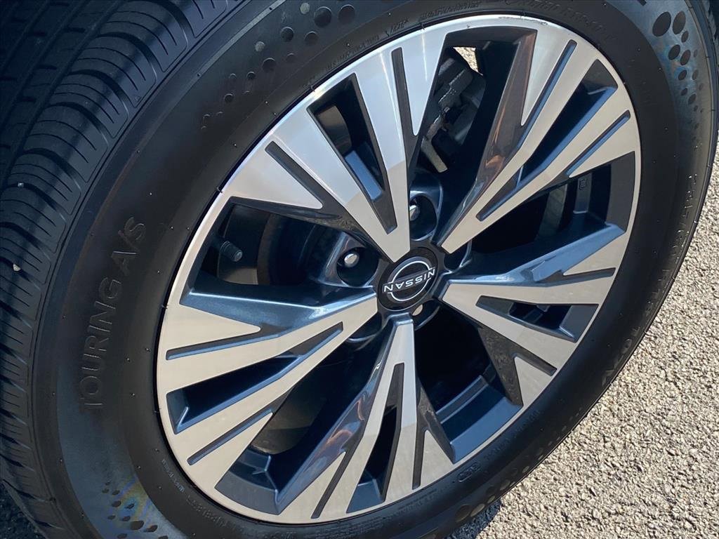 Used 2023 Nissan Rogue SV image 18