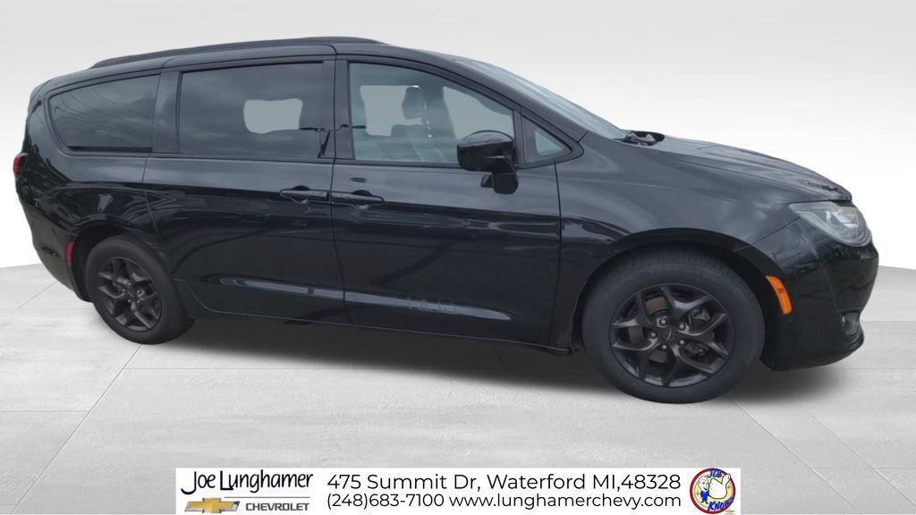 Used 2019 Chrysler Pacifica Touring-L w/ Advanced Safetytec Group FWD image 2