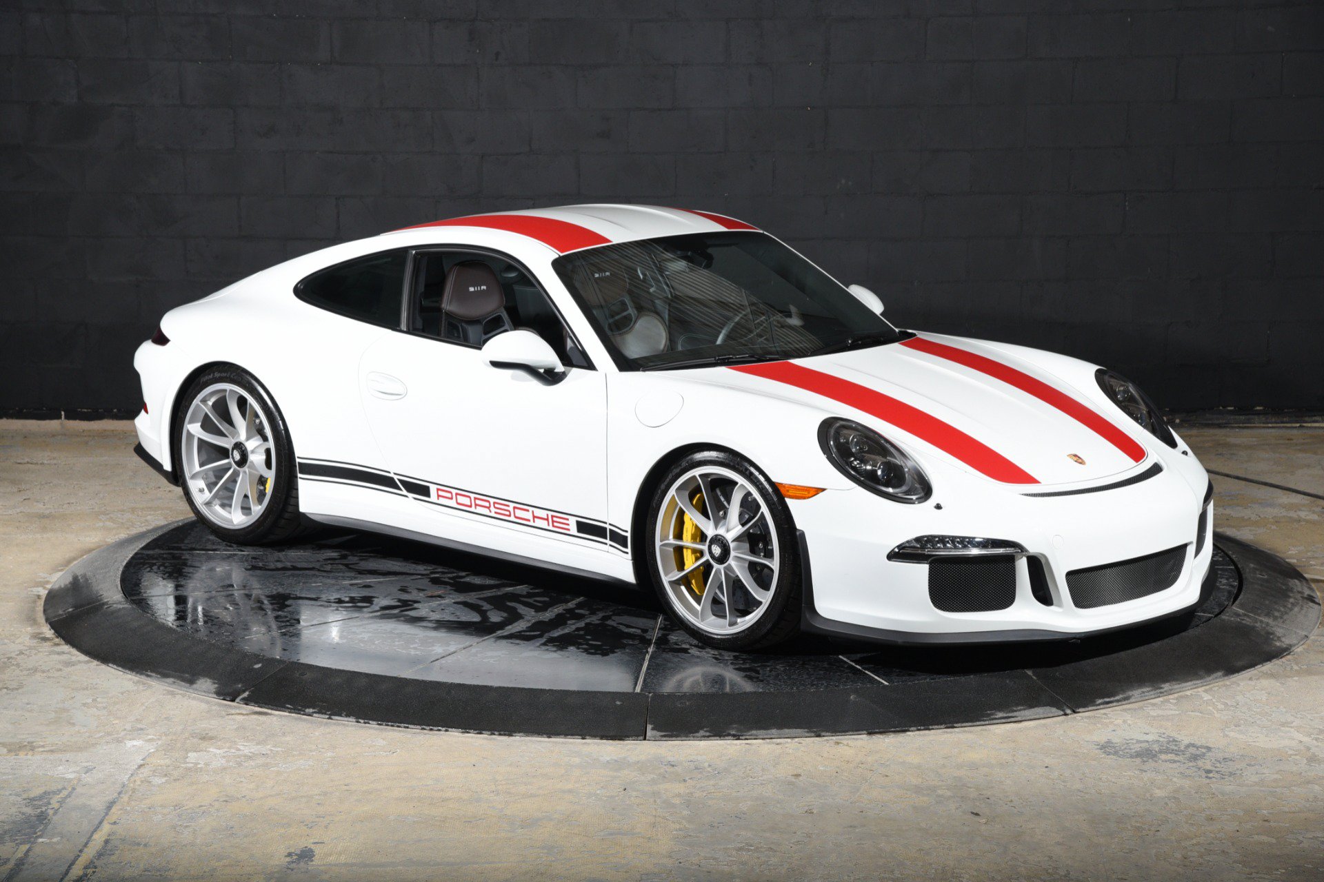 Used 2016 Porsche 911 R RWD image 2