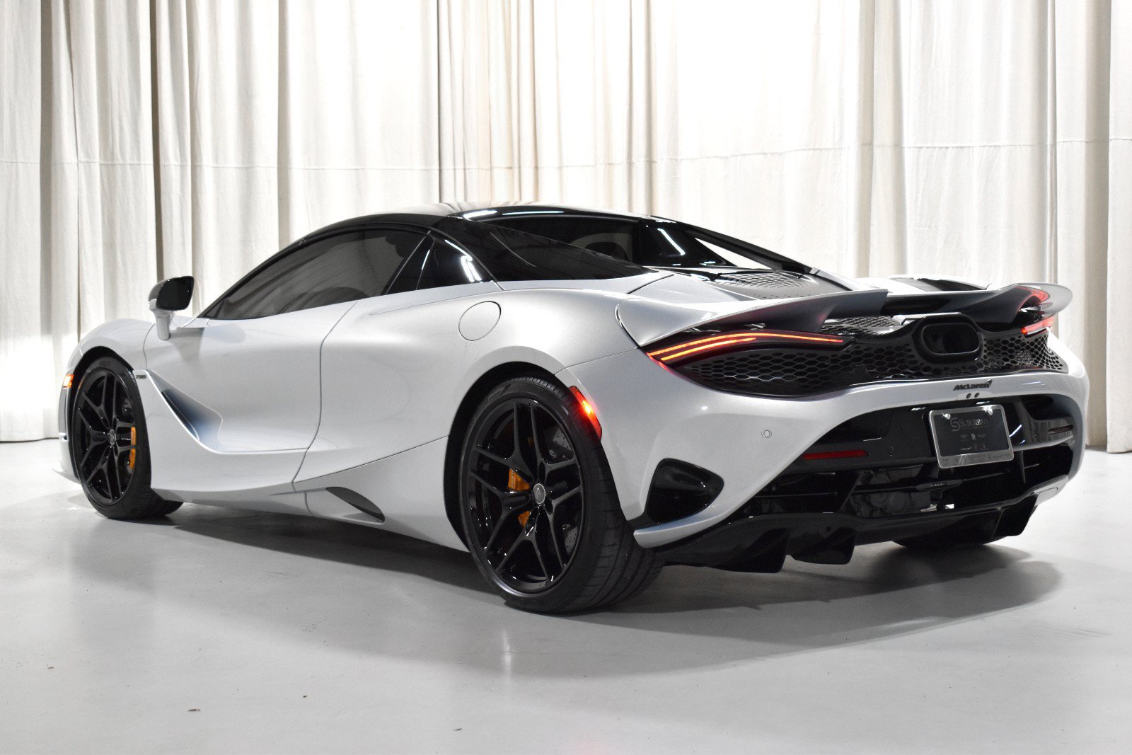 Used 2025 McLaren 750S Spider RWD image 14