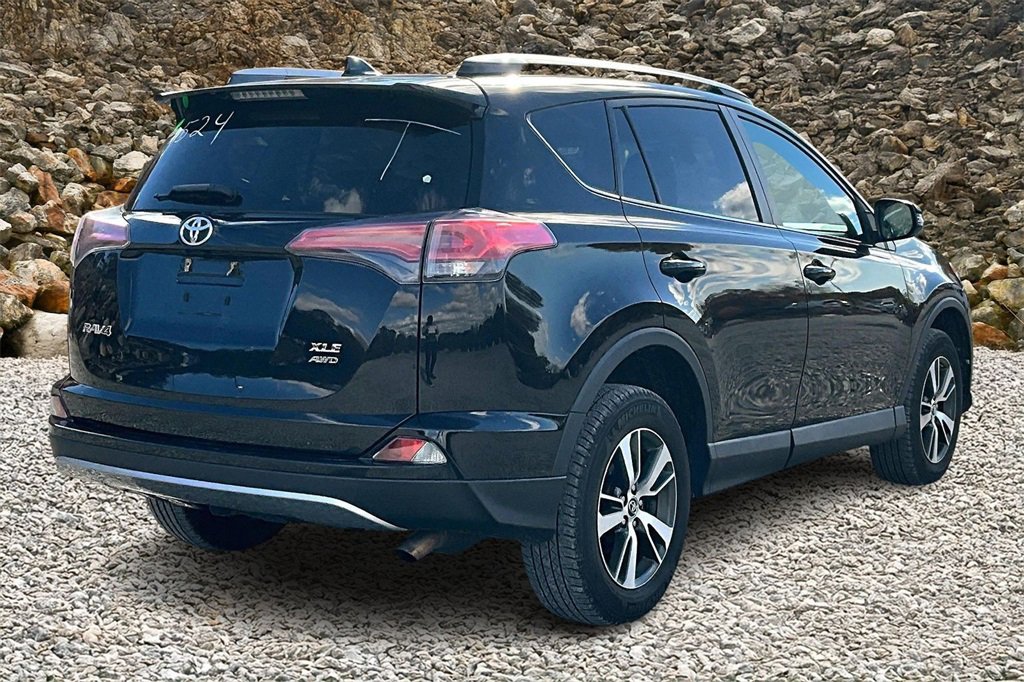 Used 2018 Toyota RAV4 XLE image 2