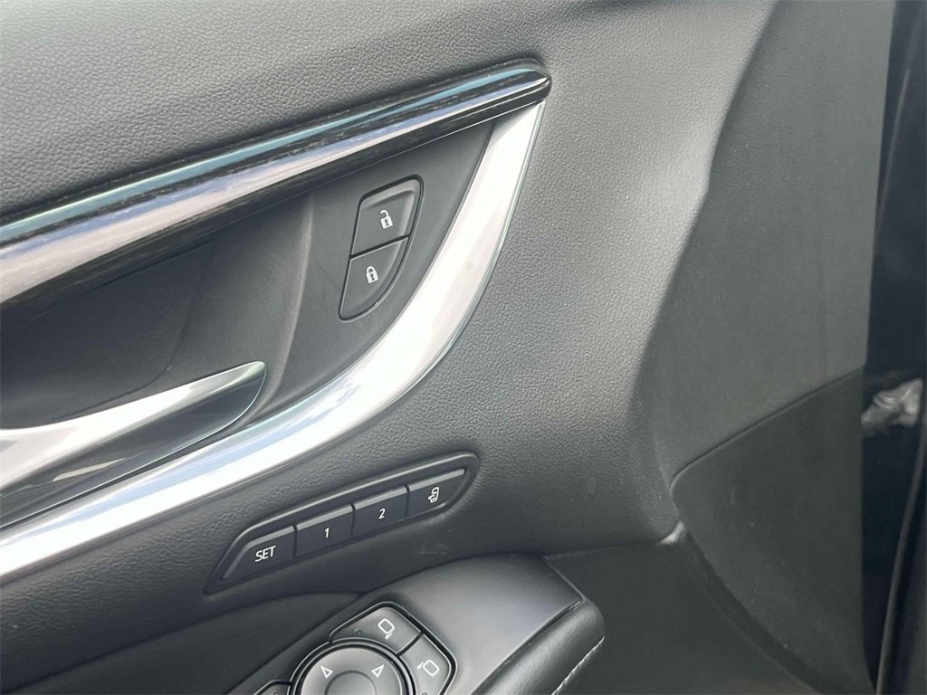 Used 2020 Buick Enclave Avenir w/ Avenir Technology Package image 27