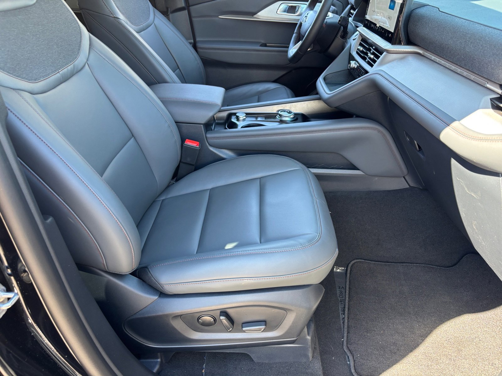 Used 2026 Ford Explorer Active w/ Active Comfort Package image 18