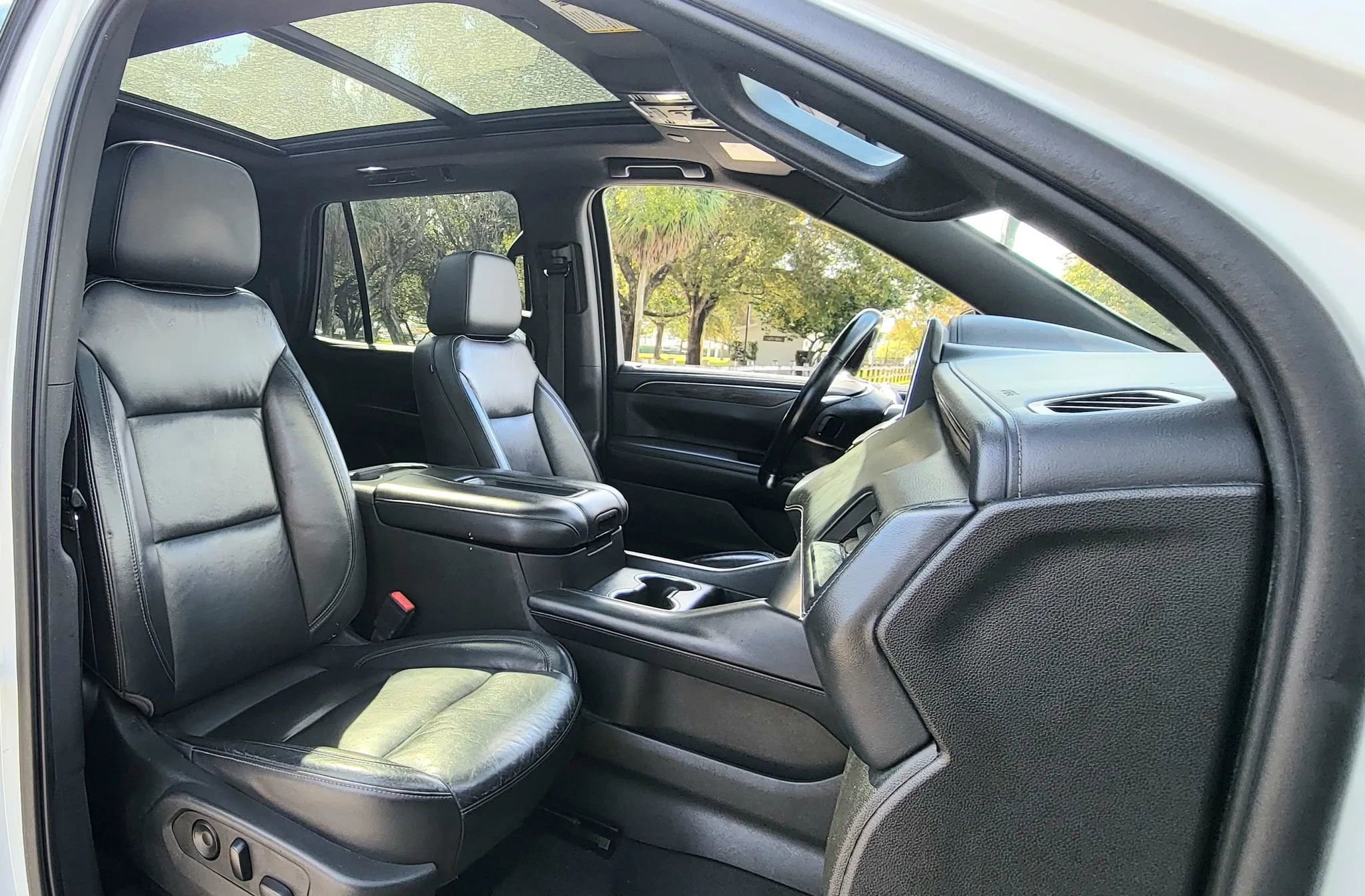 Used 2021 Chevrolet Tahoe LT w/ LT Signature Package image 5