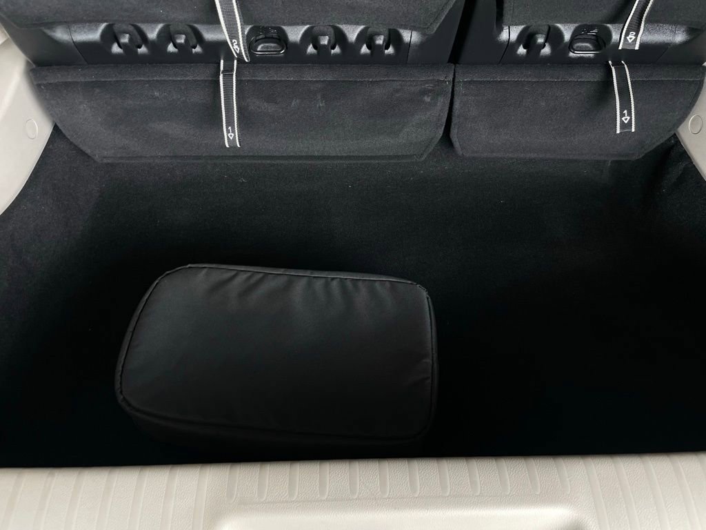 Used 2023 Chrysler Pacifica Touring-L image 27