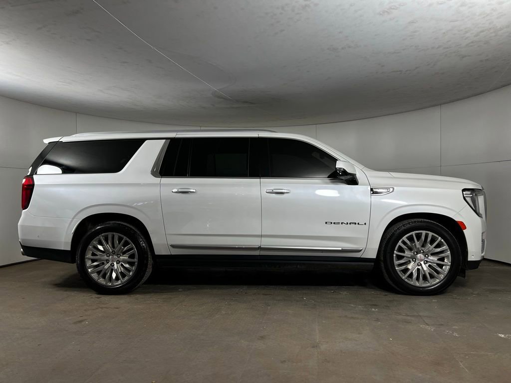 Used 2023 GMC Yukon XL Denali w/ Denali Reserve Package image 8