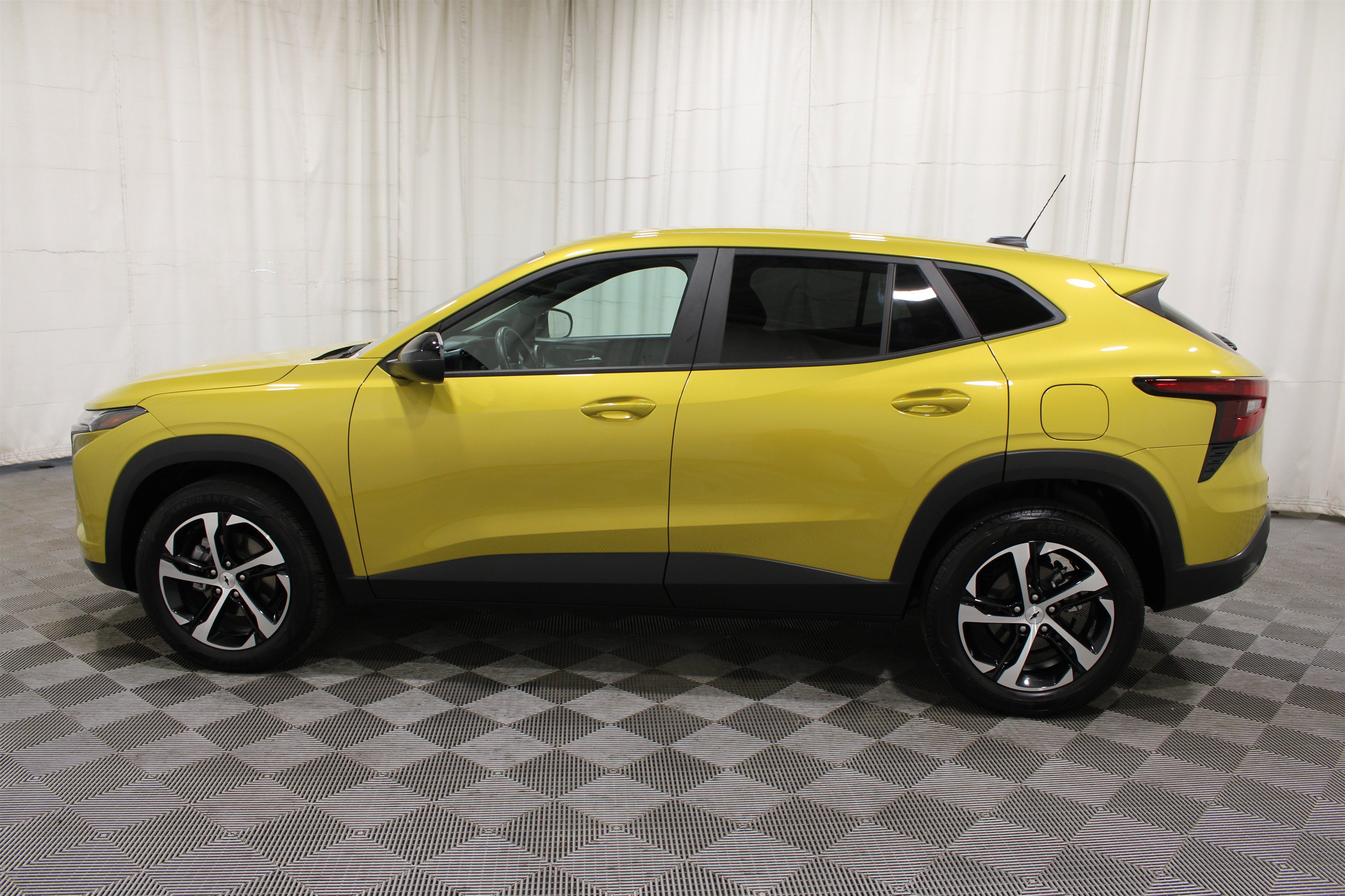 Used 2024 Chevrolet Trax RS w/ Driver Confidence Package FWD image 32