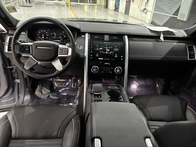 Used 2024 Land Rover Discovery Dynamic SE AWD/4WD image 31