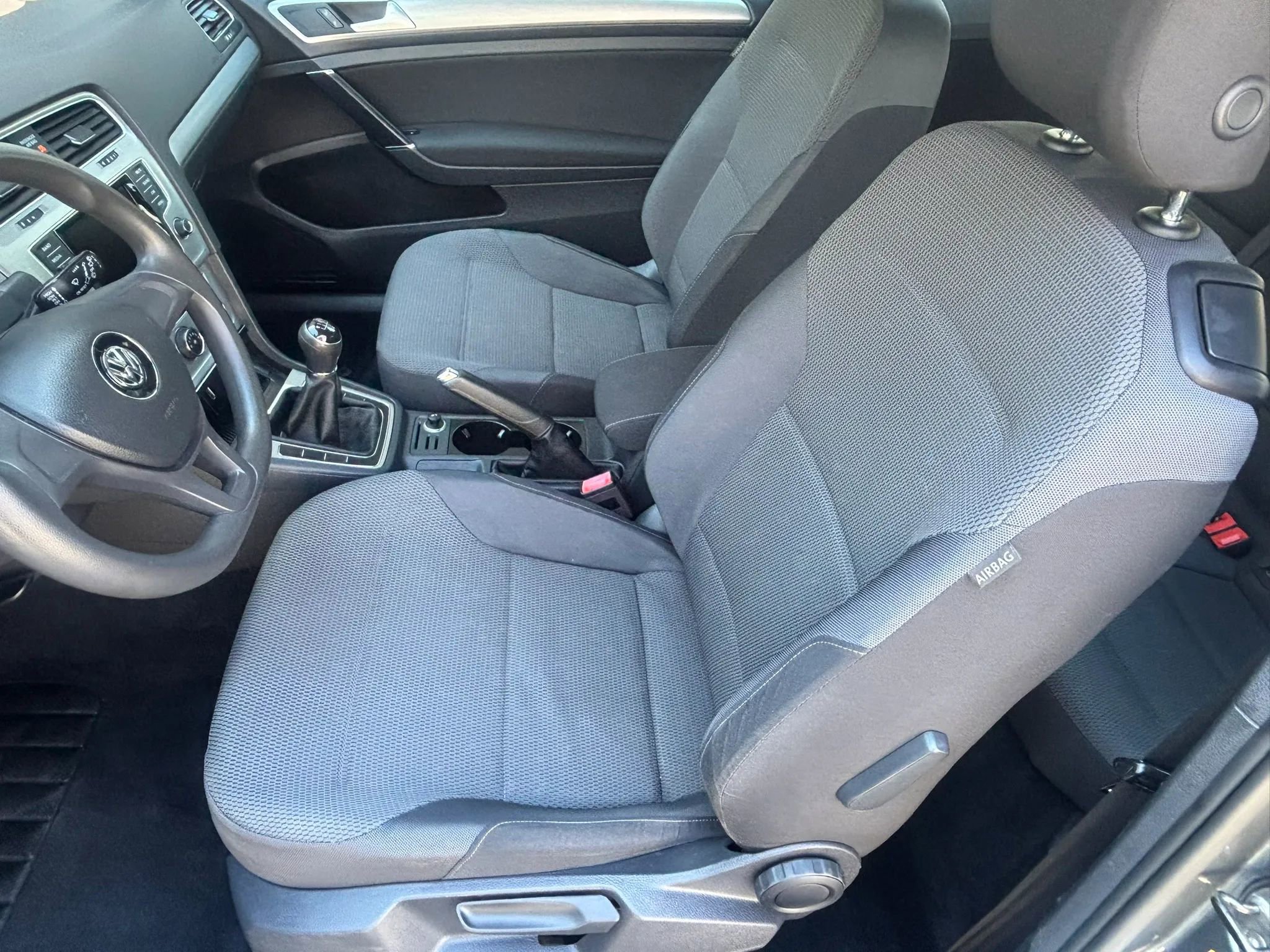 Used 2015 Volkswagen Golf Launch Edition FWD image 16