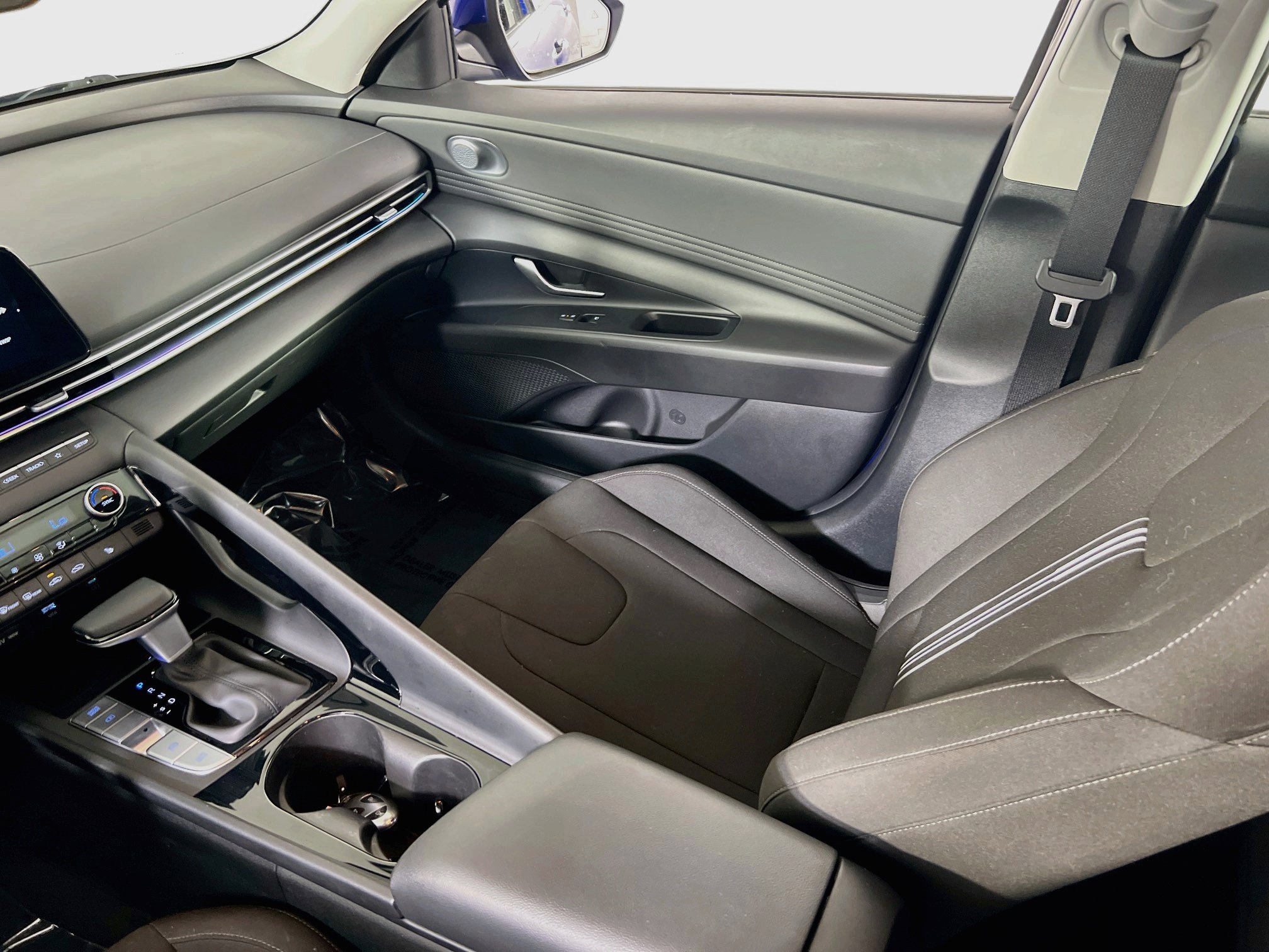 Used 2024 Hyundai Elantra SEL w/ Convenience Package FWD image 24