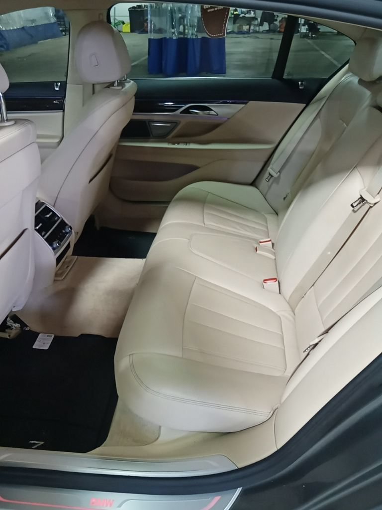 Used 2017 BMW 740i xDrive AWD/4WD image 10