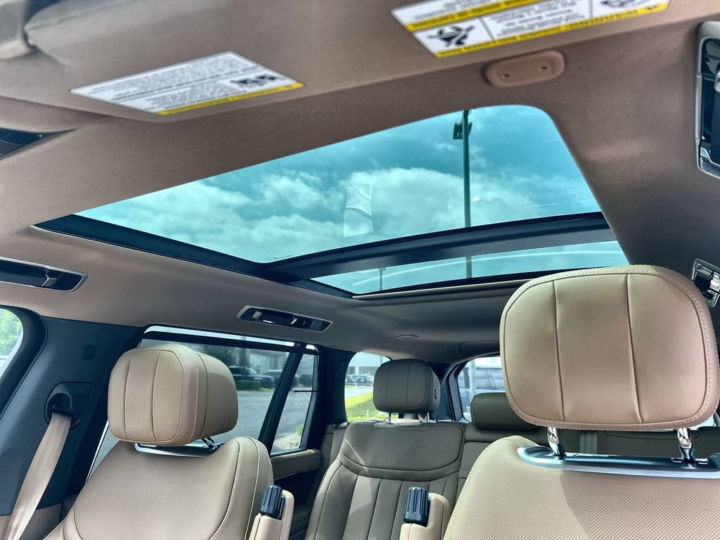 New 2026 Land Rover Range Rover Long Wheelbase SE AWD/4WD image 19