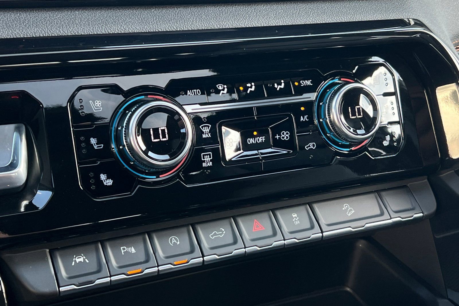 New 2026 GMC Sierra 1500 AT4 w/ AT4 Preferred Package image 19