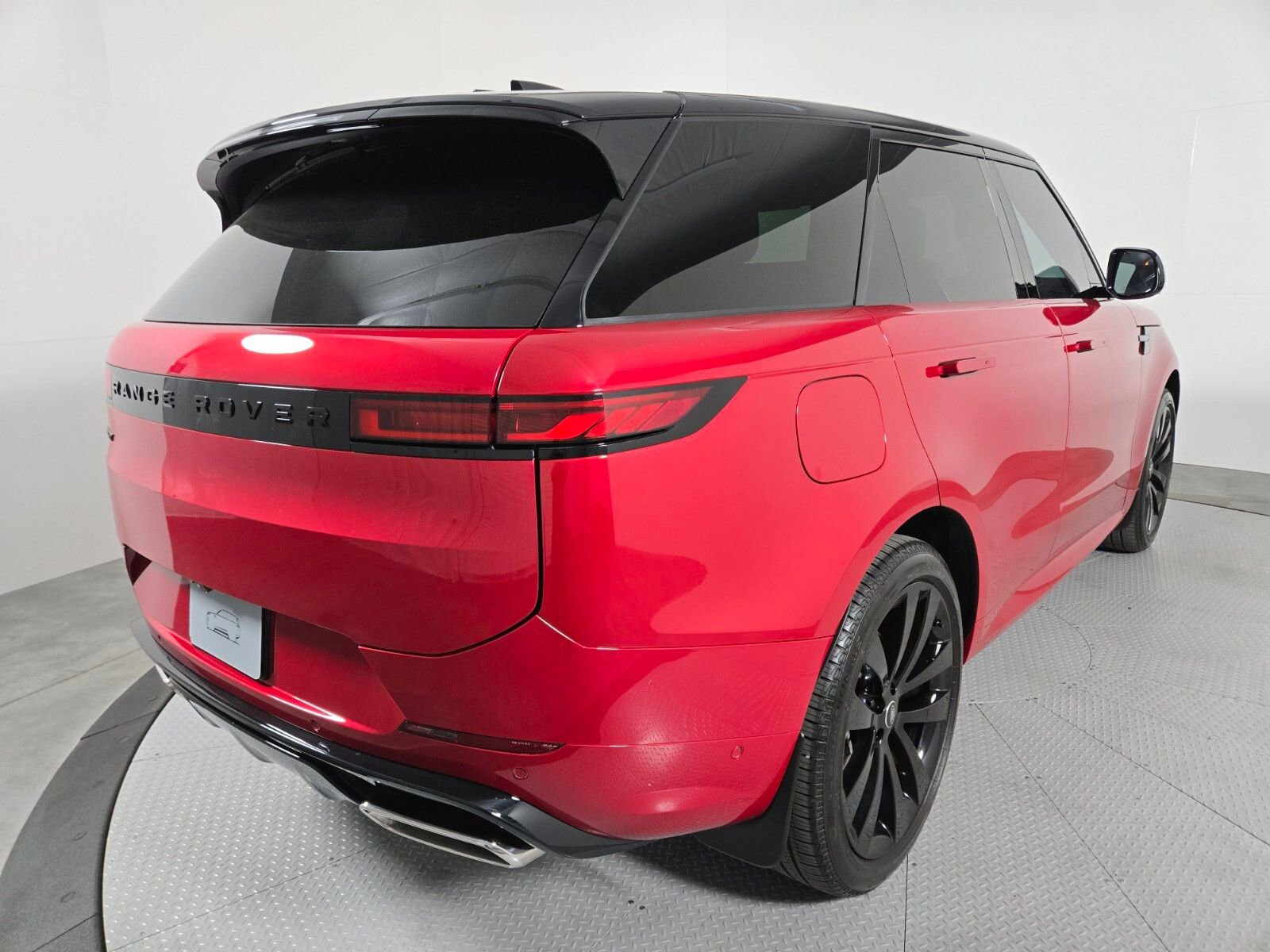 Used 2025 Land Rover Range Rover Sport Dynamic SE image 2