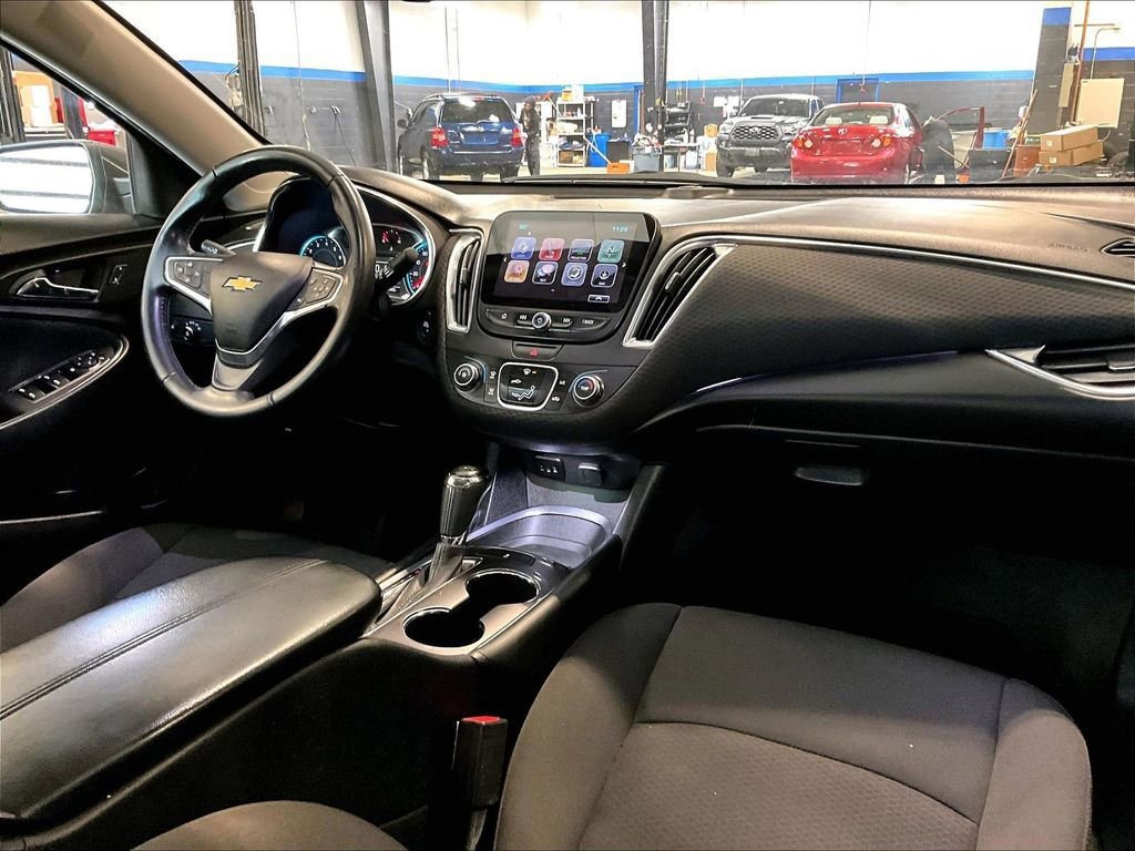 Used 2018 Chevrolet Malibu LT FWD image 14