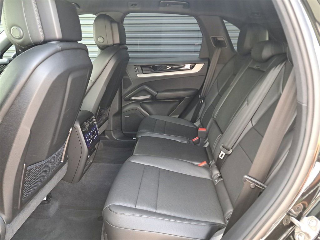 Certified 2025 Porsche Cayenne image 24