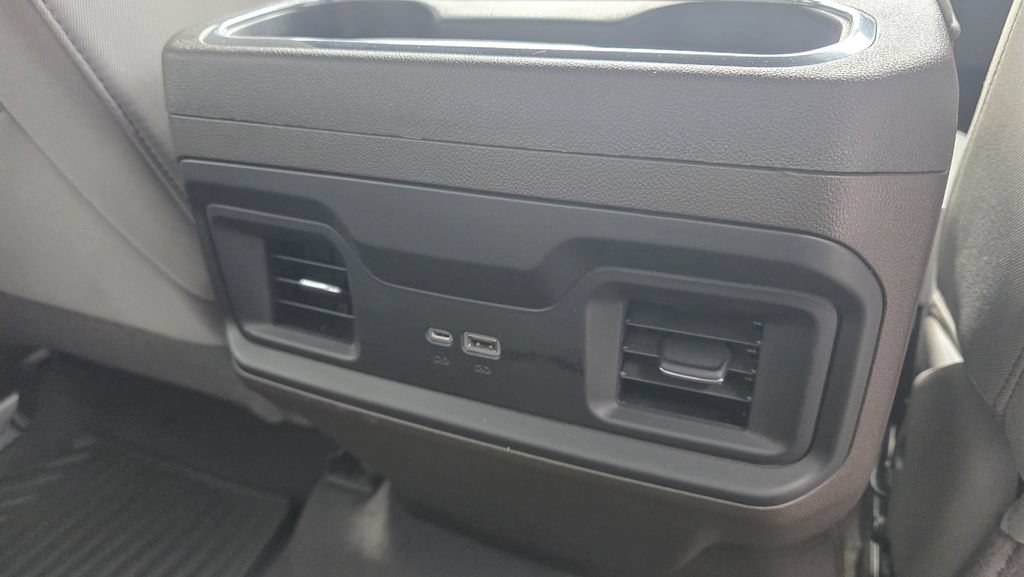 Used 2022 Chevrolet Silverado 1500 LT AWD/4WD image 8