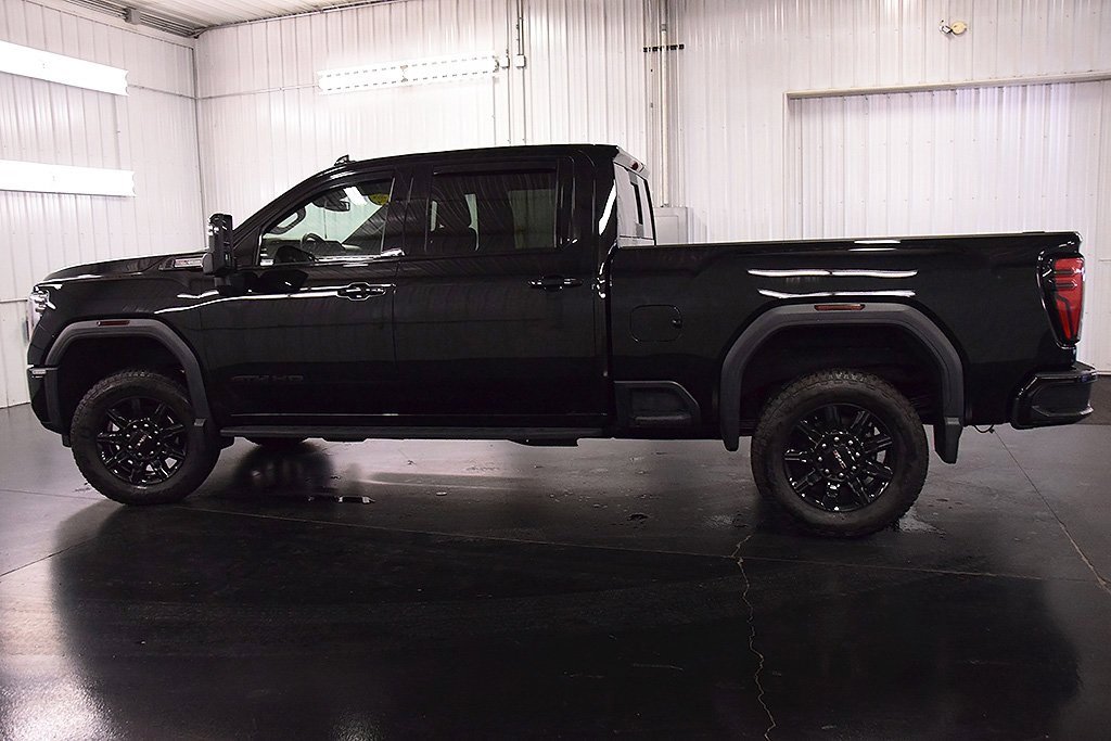 Used 2024 GMC Sierra 2500 AT4 w/ AT4 Preferred Package image 4