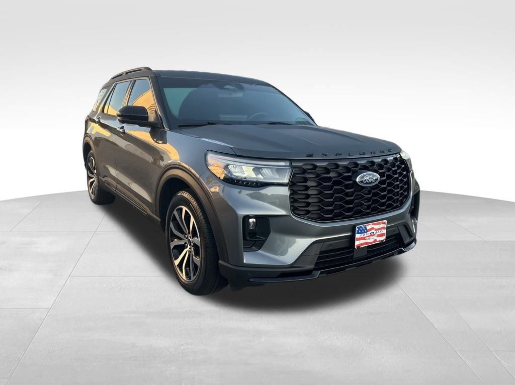 Used 2025 Ford Explorer ST-Line w/ Premium Package image 2