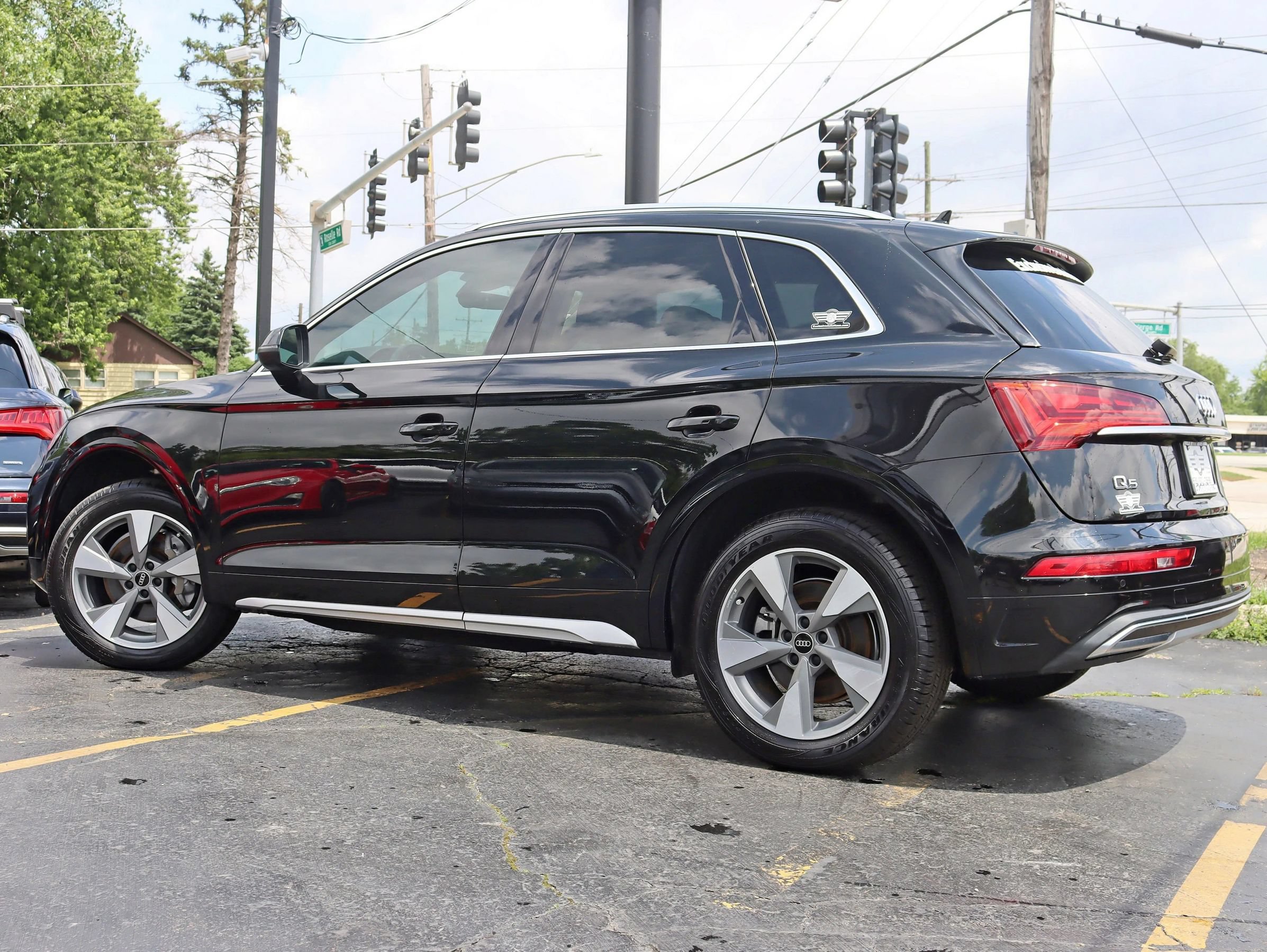 Used 2022 Audi Q5 2.0T Premium Plus w/ Premium Plus Package AWD/4WD image 12