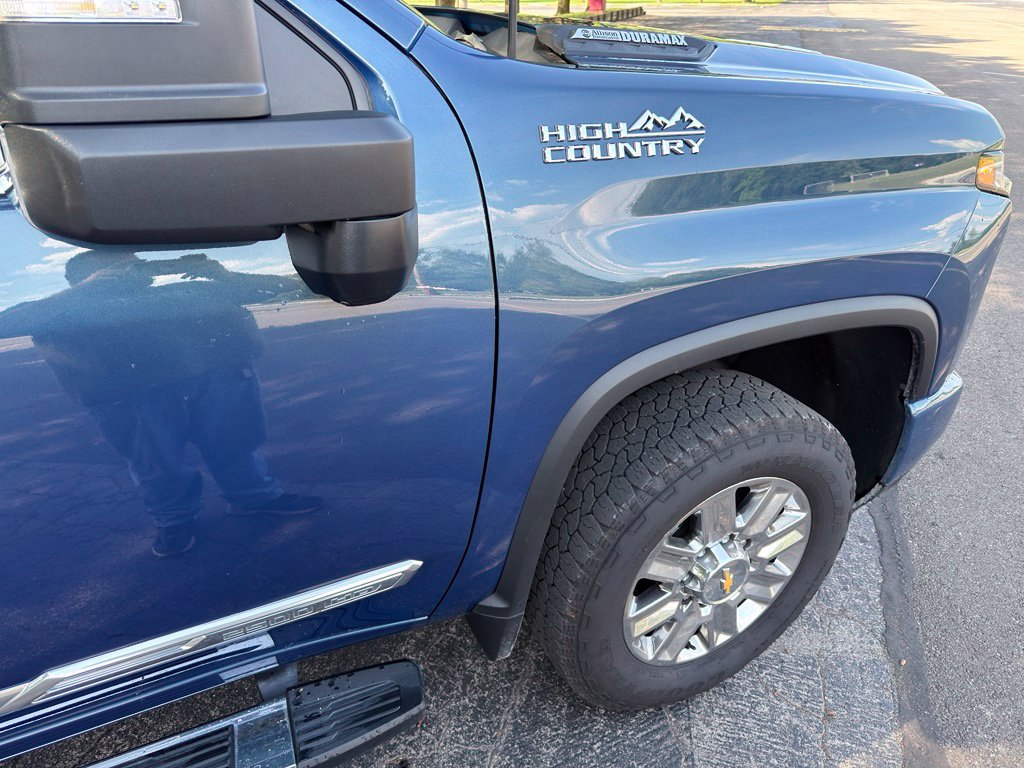 Used 2026 Chevrolet Silverado 2500 High Country w/ Technology Package AWD/4WD image 13