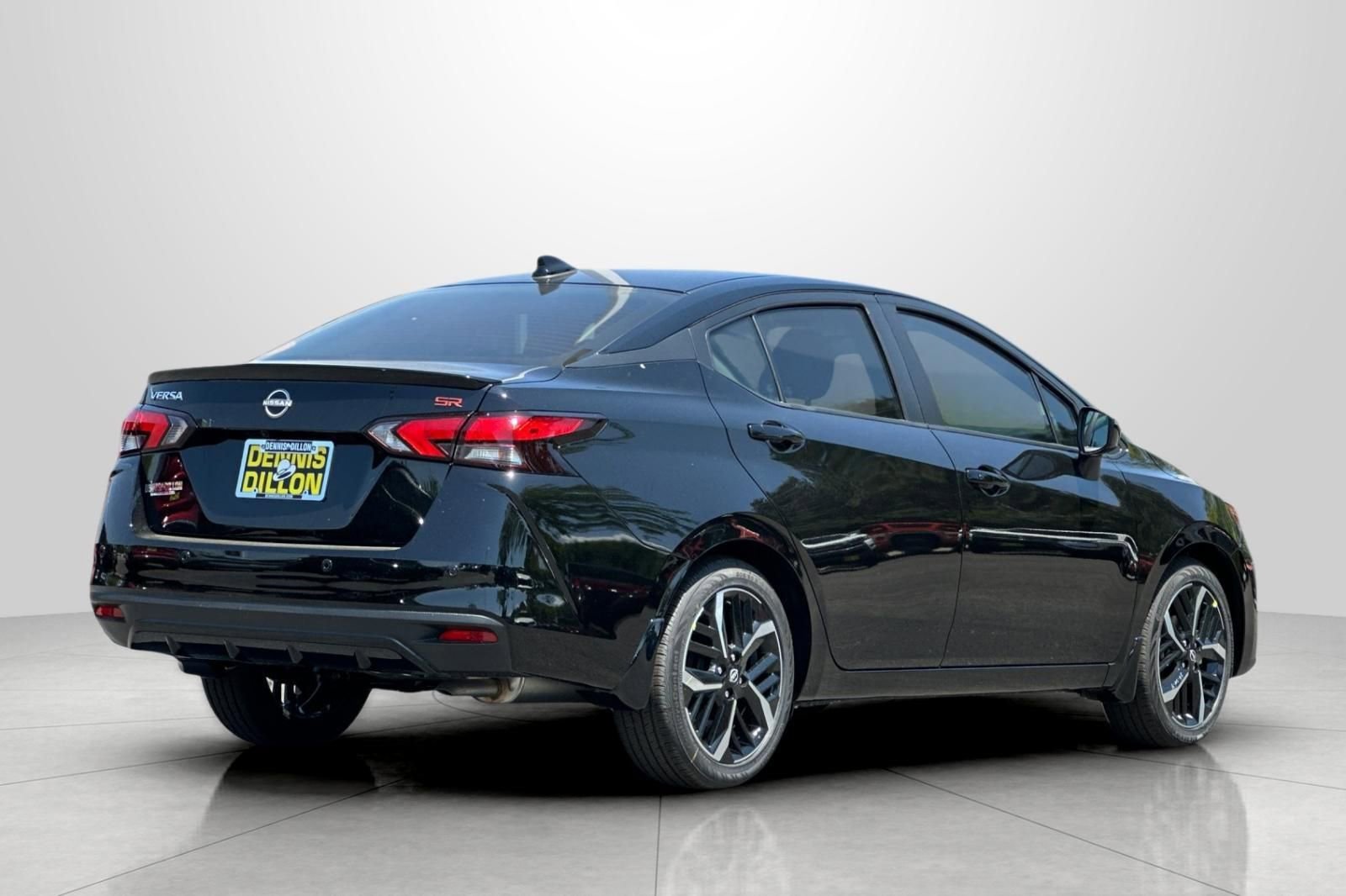 Used 2025 Nissan Versa SR w/ Trunk Package image 32